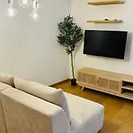 Isola Living - M3-m5 Zara Subway * Milaan